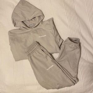 TALENTLESS Sweatshirt & Sweatpants Tan Set
